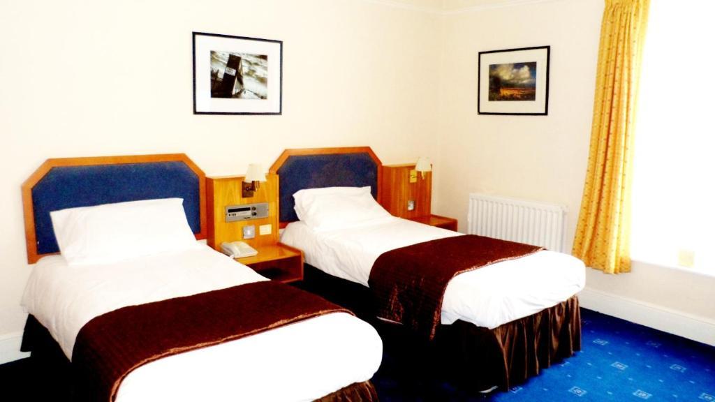 The Beeches Hotel Grimsby Room photo